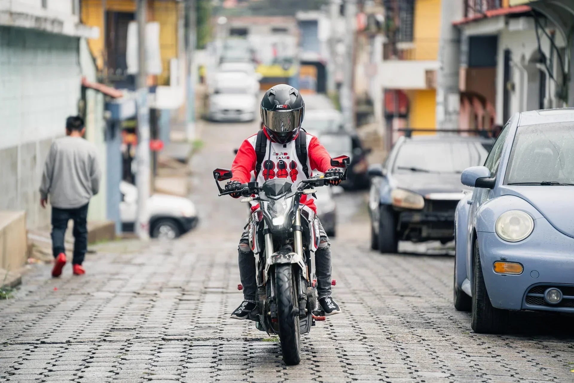 INNOVV ThirdEYE mirror version radar blind spot monitoring system on a motorcycle riding through city streets